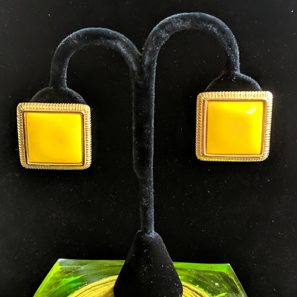 Lot 5 pairs VTG Clip earrings - Picture 3 of 7